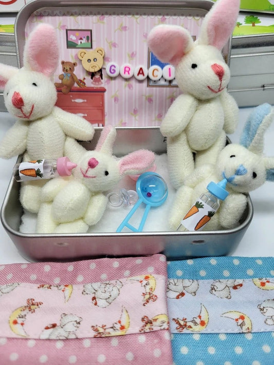 🔥 ¡El regalo de Pascua más bonito! 🎁 Adorables conejitos en una caja de lata – Mamá coneja y bebé conejo 🐰