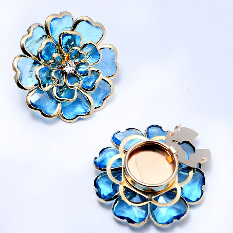 Gemelos y broche florales con pedrería elegante