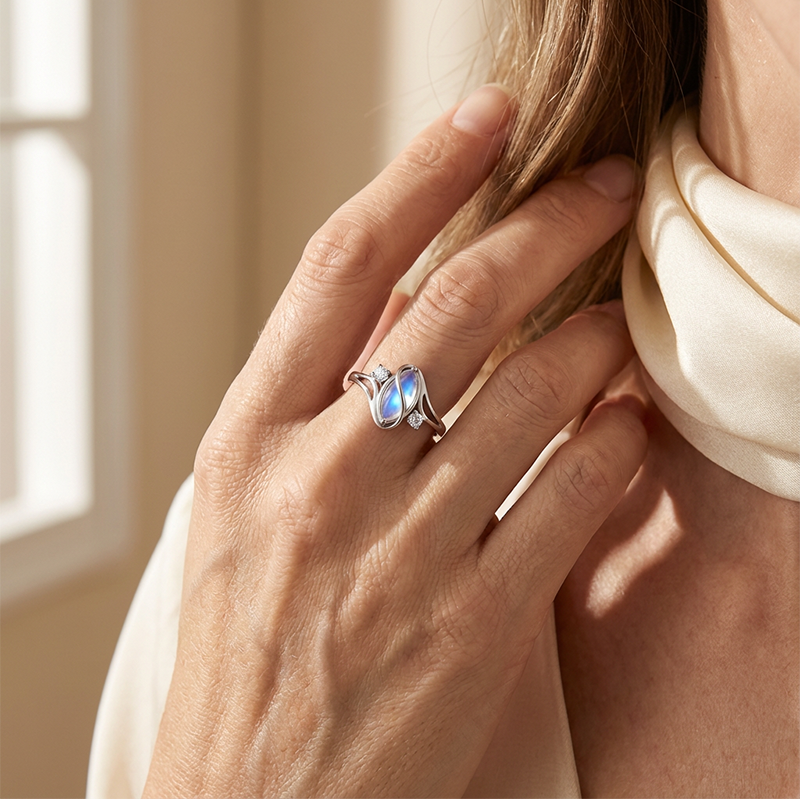 Anillo geométrico ovalado con detalles de circonia - Comprar 1 y llévate 1 gratis