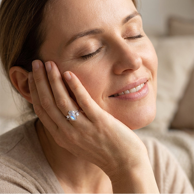 Anillo geométrico ovalado con detalles de circonia - Comprar 1 y llévate 1 gratis