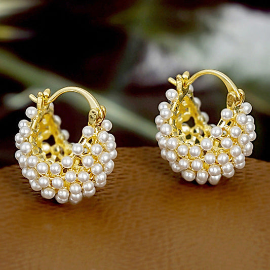 💍 ¡OFERTA POR TIEMPO LIMITADO 50% DE DESCUENTO! 🧺 Pendientes de Aro de Cesta de Perlas Falsas – Diseño Único, Acabado Dorado, Cierre Seguro y Estilo Versátil ✨